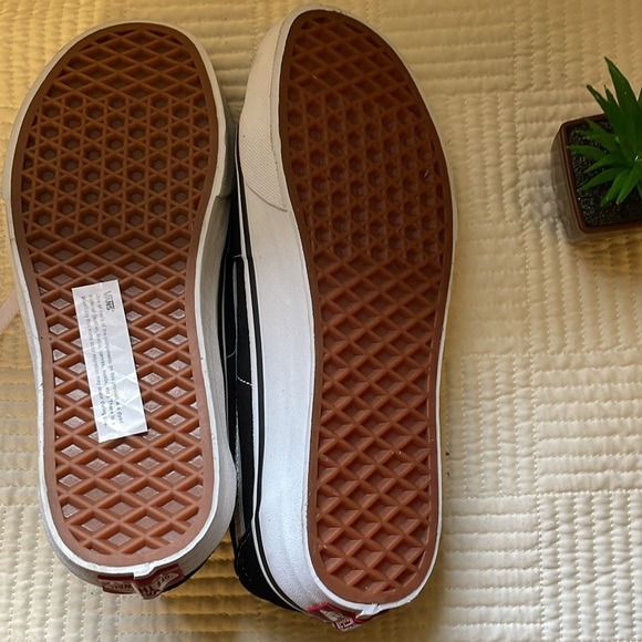 Vans - Picture 7 of 8